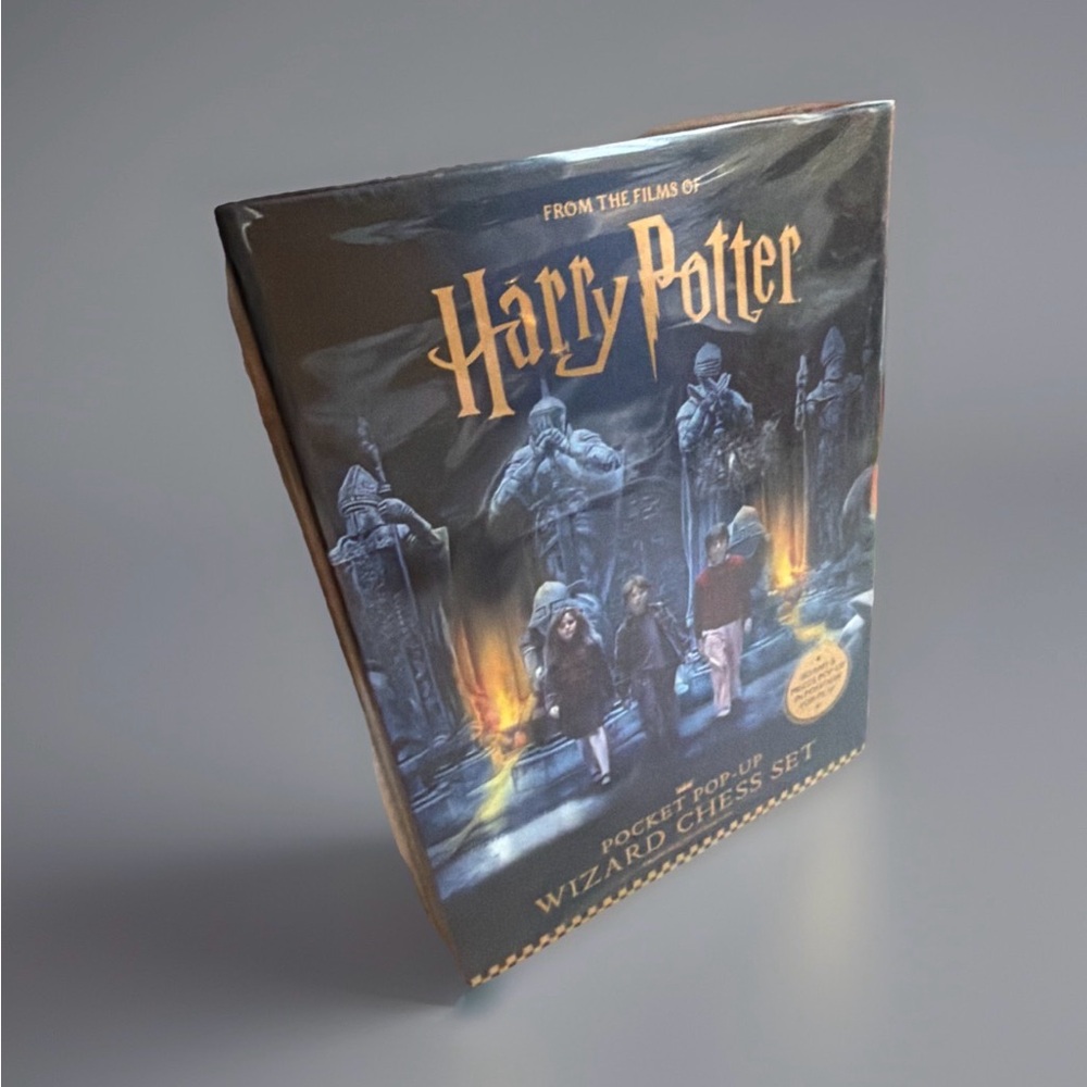 Harry Potter: The Pocket Pop-Up Wizard Chess Set by Insight Editions. Sealed. - Picture 3 of 9